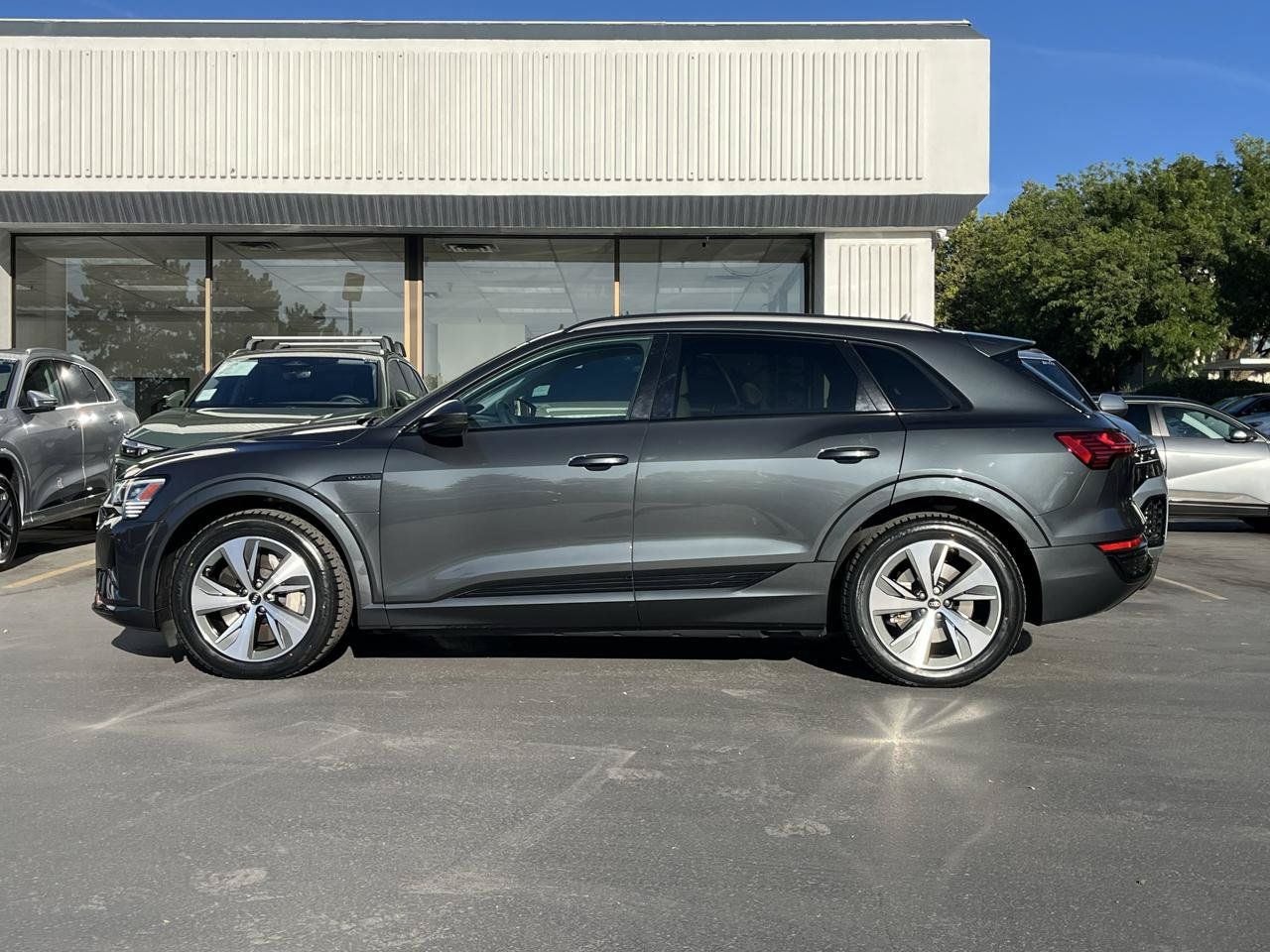 Used 2024 Audi Q8 e-tron Premium AWD/4WD image 19