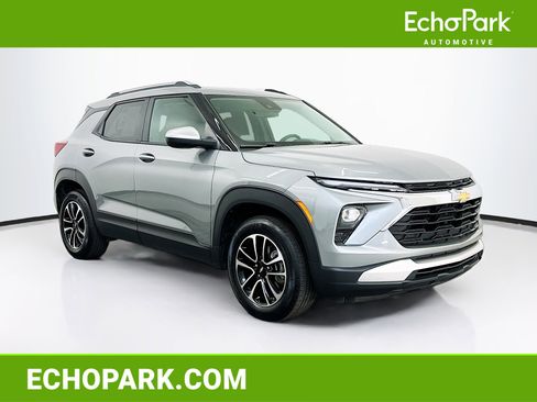 Used 2025 Chevrolet TrailBlazer LT AWD/4WD image 1