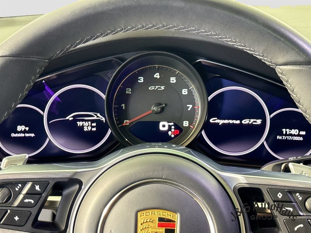 Used 2023 Porsche Cayenne GTS w/ Sport Chrono Package (8LH) AWD/4WD image 15