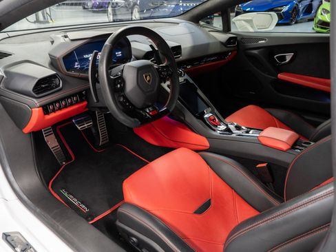 Used 2020 Lamborghini Huracan EVO image 15