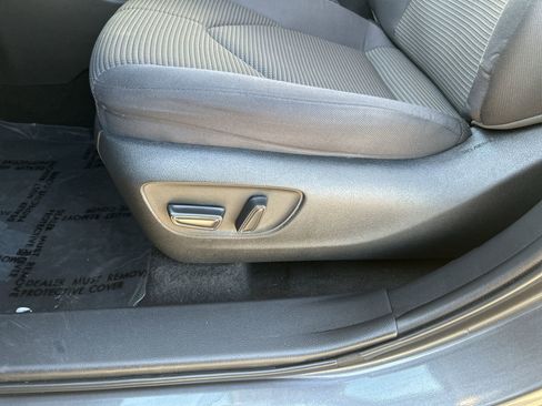 Used 2022 Toyota Highlander LE image 14