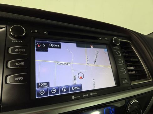 Used 2019 Toyota Highlander XLE image 17