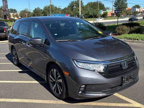 Used 2023 Honda Odyssey Touring image 2