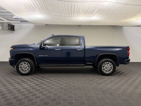 Used 2022 Chevrolet Silverado 2500 High Country w/ Z71 Off-Road Package image 2