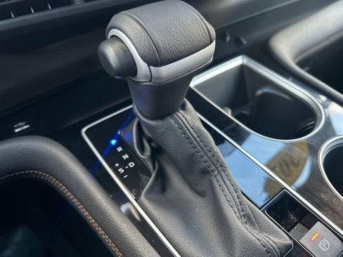 Used 2025 Toyota Sienna Platinum image 16