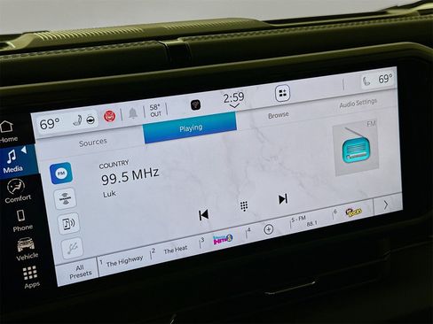 Used 2024 Jeep Wrangler Sahara w/ Safety Group image 15