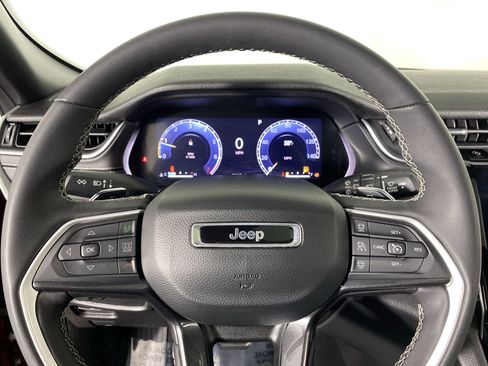 Used 2023 Jeep Grand Cherokee Altitude image 21