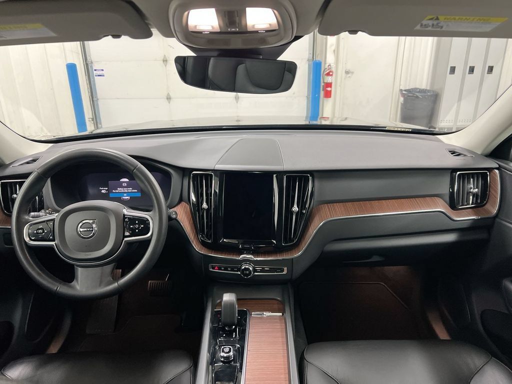 Used 2023 Volvo XC60 B5 Plus AWD/4WD image 10