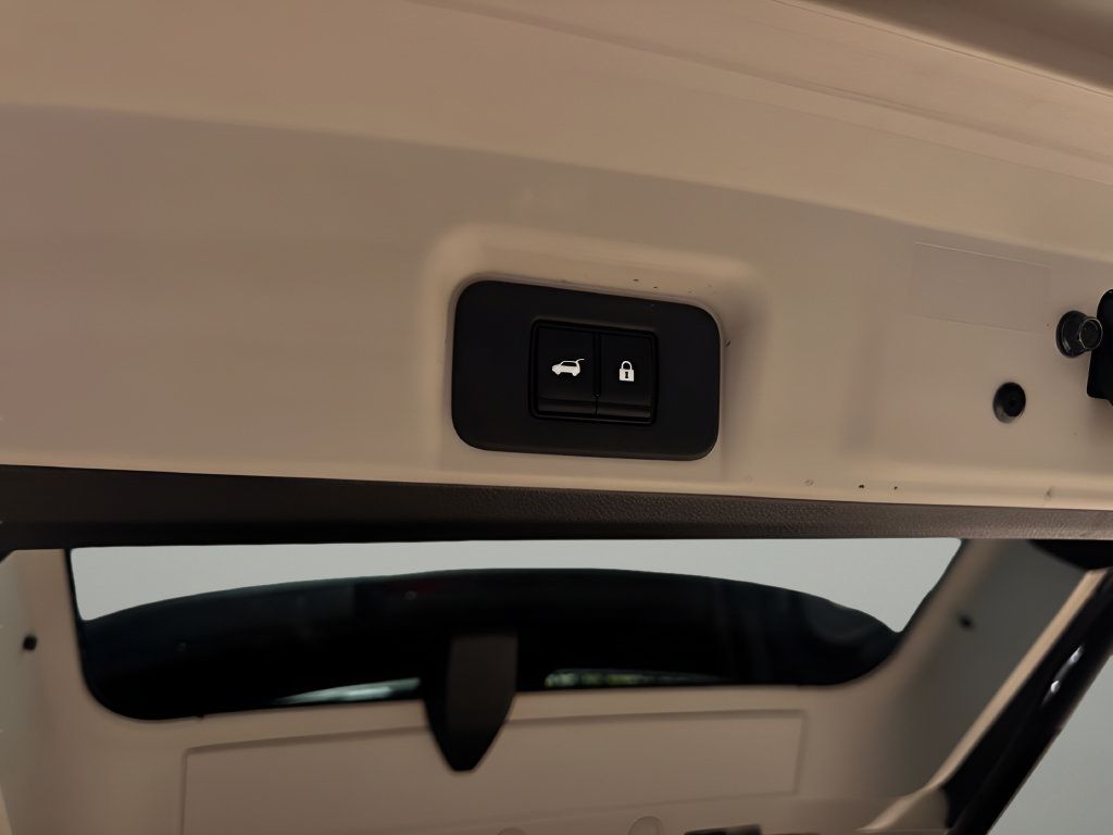 Used 2023 Nissan Ariya AWD image 25