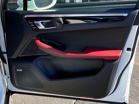 Certified 2026 Porsche Macan image 29