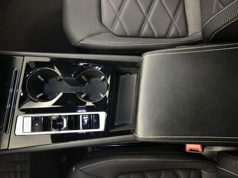 Used 2024 Volkswagen Atlas Cross Sport SE image 33