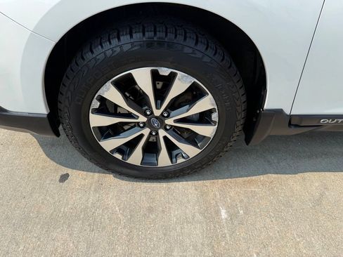 Used 2015 Subaru Outback 2.5i Limited AWD/4WD image 12