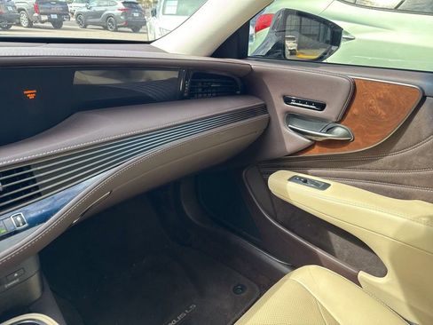 Used 2018 Lexus LS 500 F Sport image 9