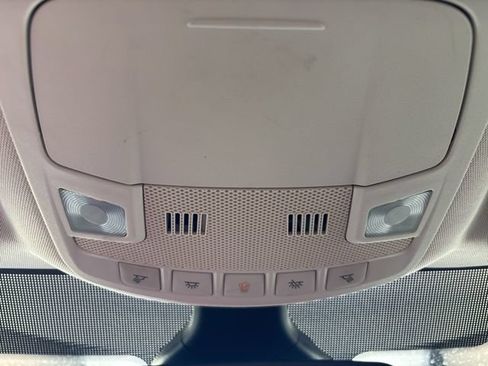 Used 2022 Ford Edge Titanium w/ Equipment Group 301A AWD/4WD image 11