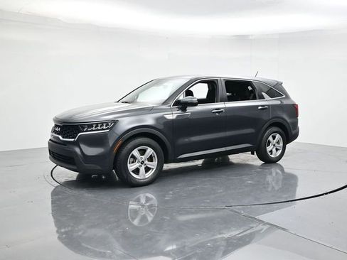 Used 2023 Kia Sorento LX image 5