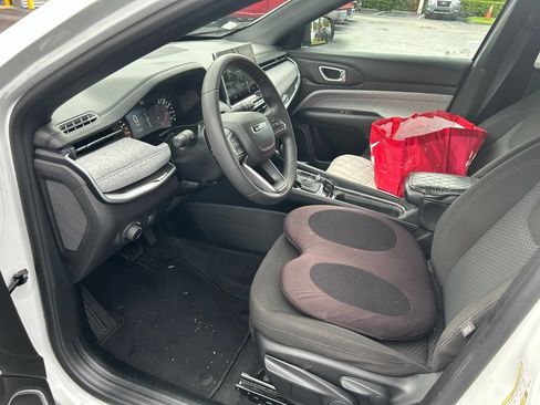 Used 2024 Jeep Compass Sport AWD/4WD image 10