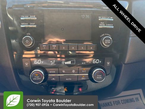 Used 2017 Nissan Rogue SV AWD/4WD image 28
