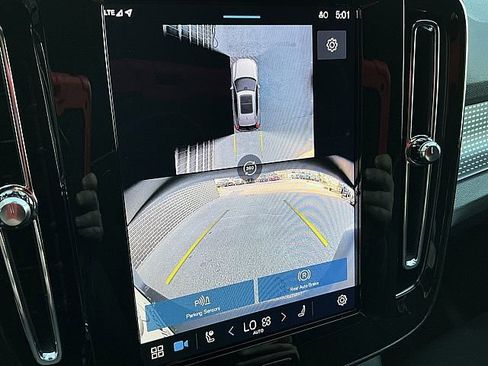 Certified 2025 Volvo XC40 B5 Plus image 26