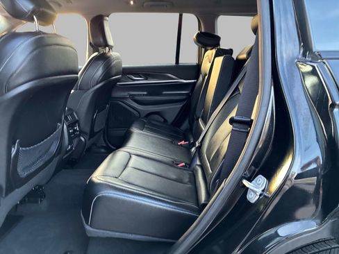 Used 2023 Jeep Grand Cherokee Limited image 15