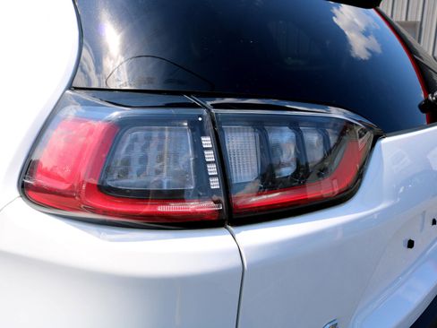 Used 2020 Jeep Cherokee Limited image 10