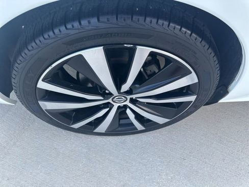 Used 2019 Nissan Altima 2.5 SR FWD image 14