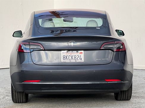 Used 2018 Tesla Model 3 Long Range image 5