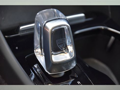 Certified 2025 Volvo XC40 B5 Ultra w/ Protection Package Premier image 25