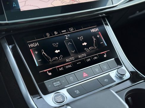 Used 2025 Audi Q8 Premium image 19