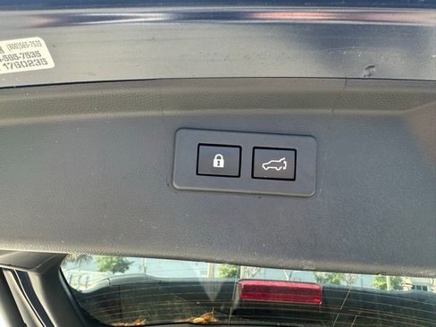 Used 2025 Subaru Outback Touring XT image 8