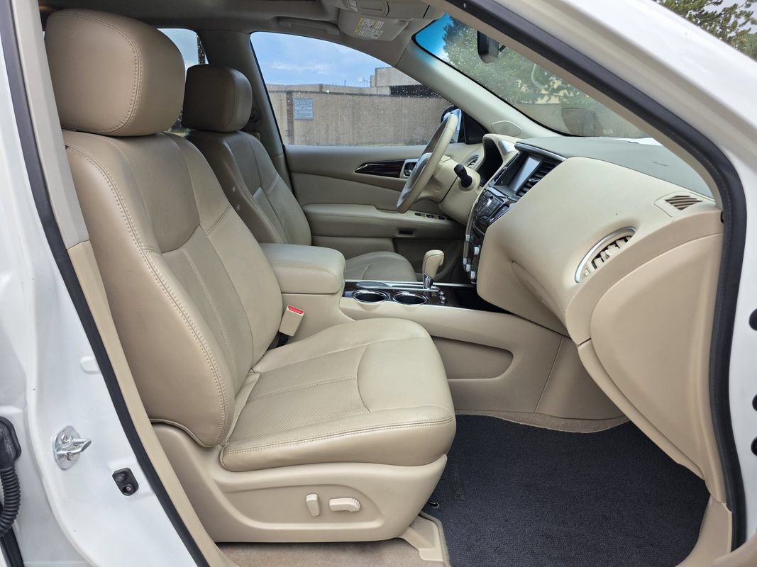 Used 2014 Nissan Pathfinder Platinum w/ Platinum Premium Package FWD image 24