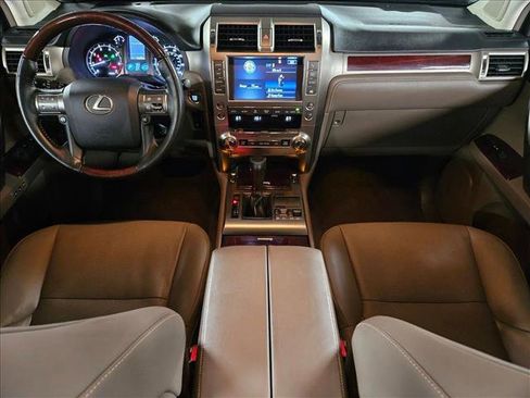 Used 2019 Lexus GX 460 image 19