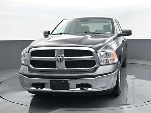 Used 2022 RAM 1500 4x4 Crew Cab Classic w/ Chrome Appearance Group image 21
