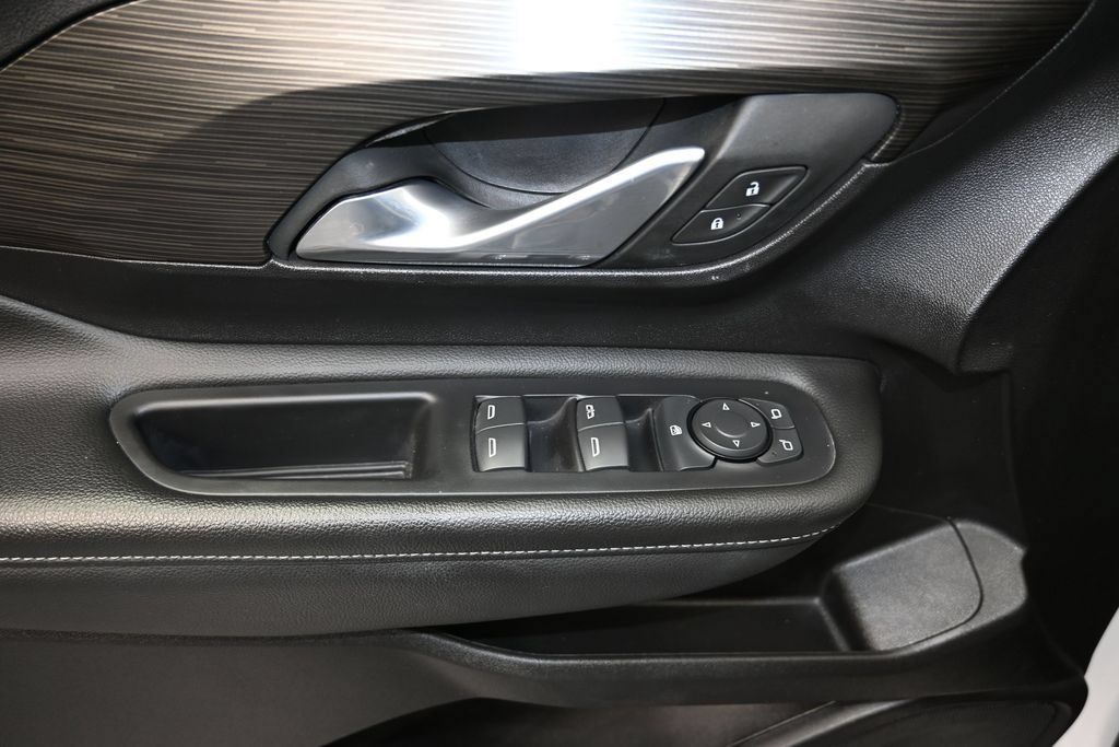 Used 2024 GMC Terrain SLE FWD image 11