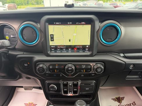 Used 2023 Jeep Wrangler Unlimited w/ Cold Weather Group AWD/4WD image 29