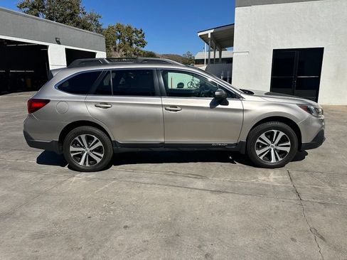 Used 2018 Subaru Outback 2.5i Limited AWD/4WD image 4