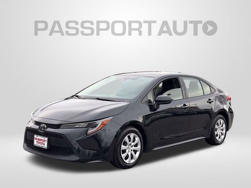 Used 2022 Toyota Corolla LE image 1