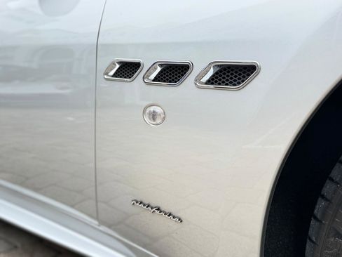 Used 2013 Maserati GranTurismo Sport RWD image 11