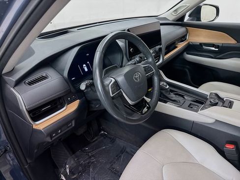 Used 2024 Toyota Grand Highlander AWD image 9