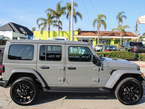 Used 2022 Jeep Wrangler Unlimited Sahara image 8
