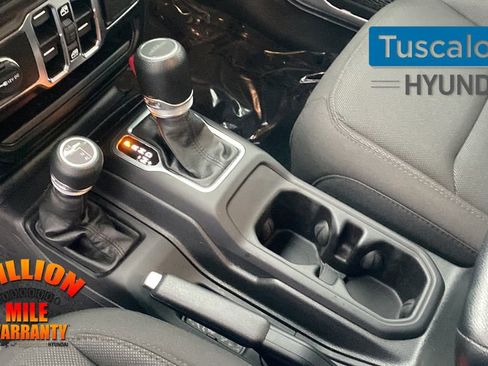 Used 2023 Jeep Gladiator Sport image 23