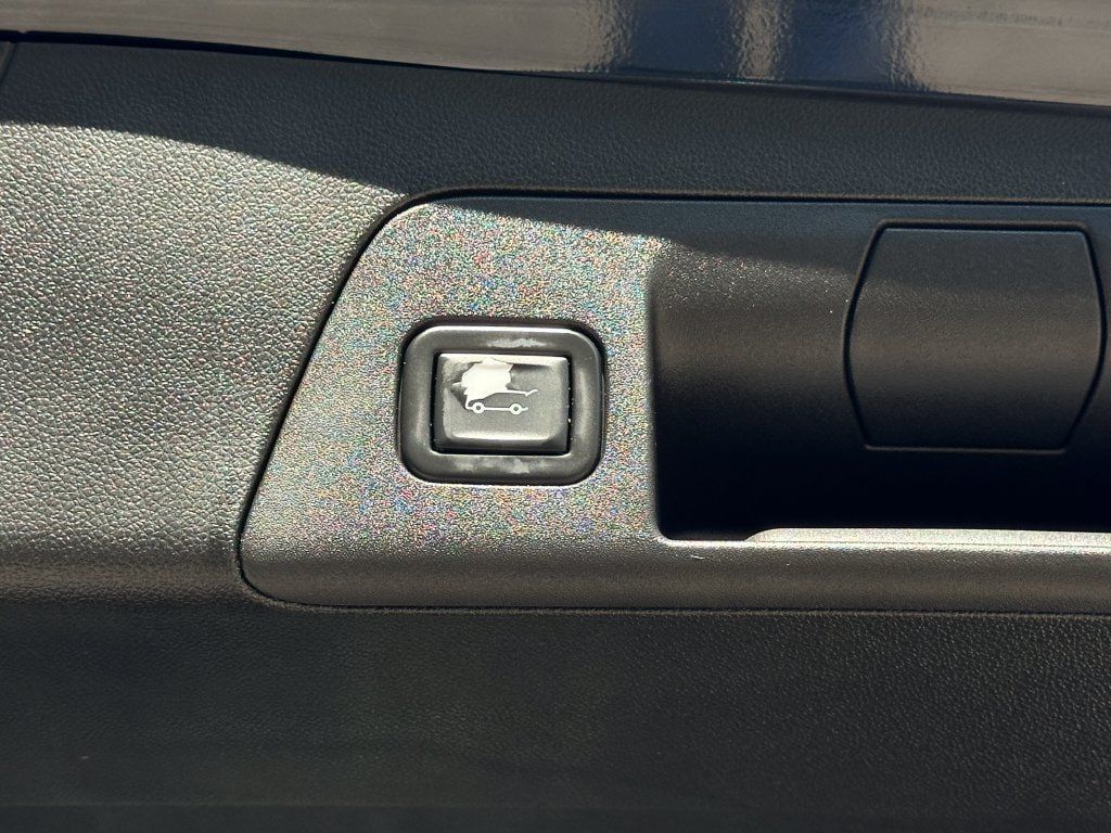 Used 2021 Buick Envision Essence FWD image 13