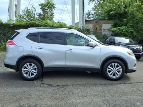 Used 2015 Nissan Rogue SV AWD/4WD image 2