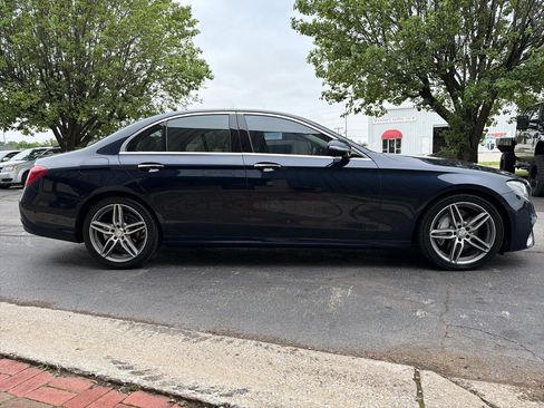 Used 2017 Mercedes-Benz E 300 4MATIC image 6