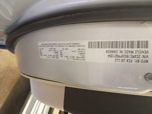 Used 2023 Chrysler Pacifica Touring-L FWD image 46