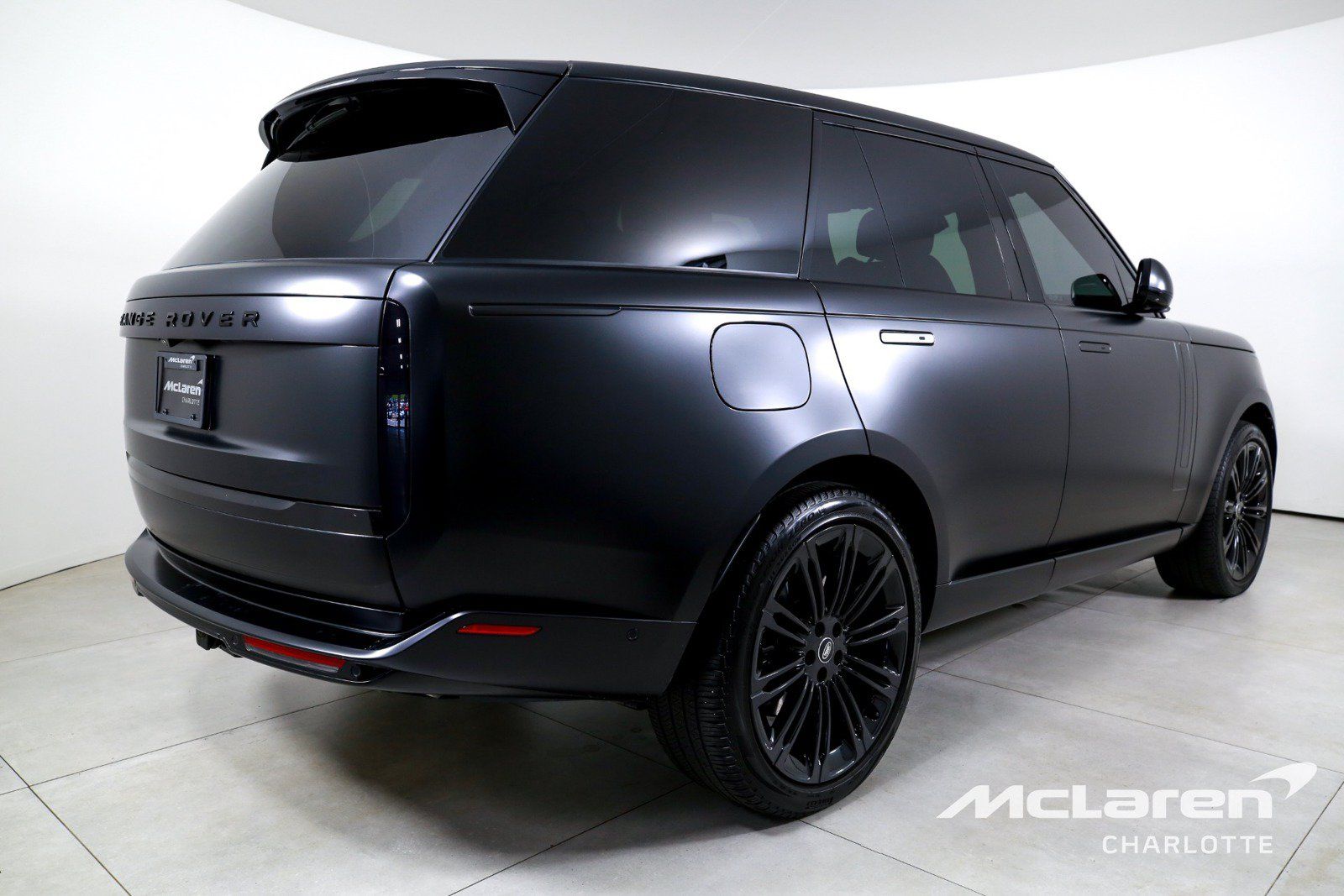 Used 2024 Land Rover Range Rover SE AWD/4WD image 8