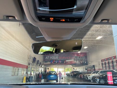 Used 2026 Volkswagen Atlas SE FWD image 20