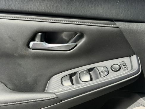 Used 2023 Nissan Sentra SV FWD image 12