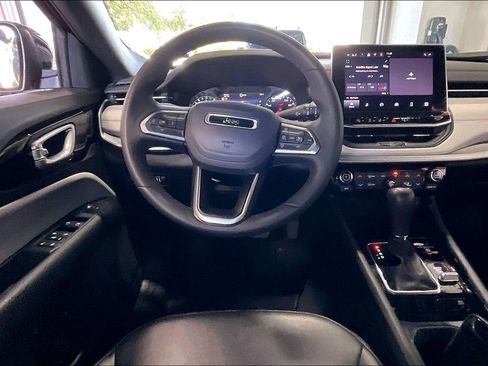Used 2025 Jeep Compass Limited AWD/4WD image 5