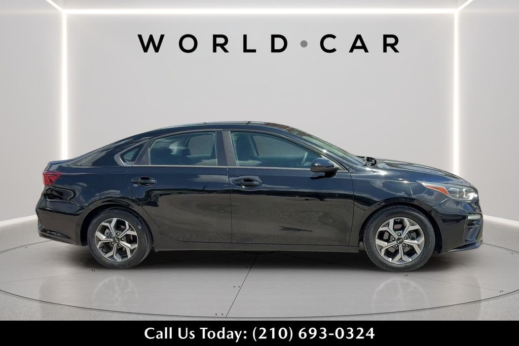 Used 2019 Kia Forte LXS FWD image 2