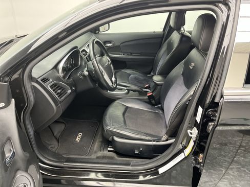 Used 2012 Chrysler 200 S image 3